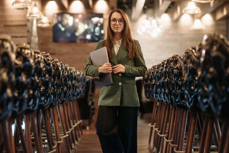Wing Snob friendly service staff ready to help